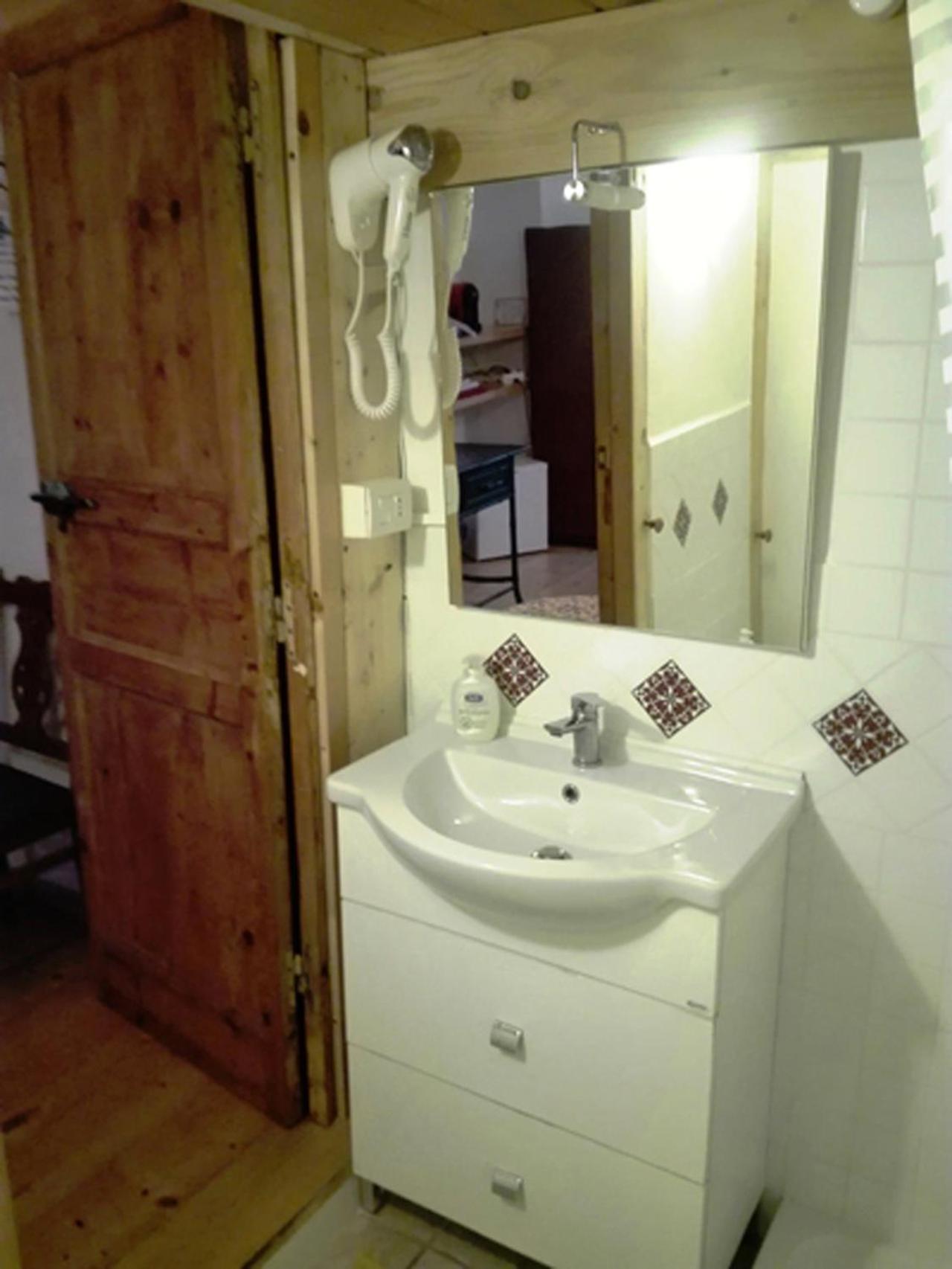 B&B Le Finestre Su Via Cavour Sassari Zimmer foto